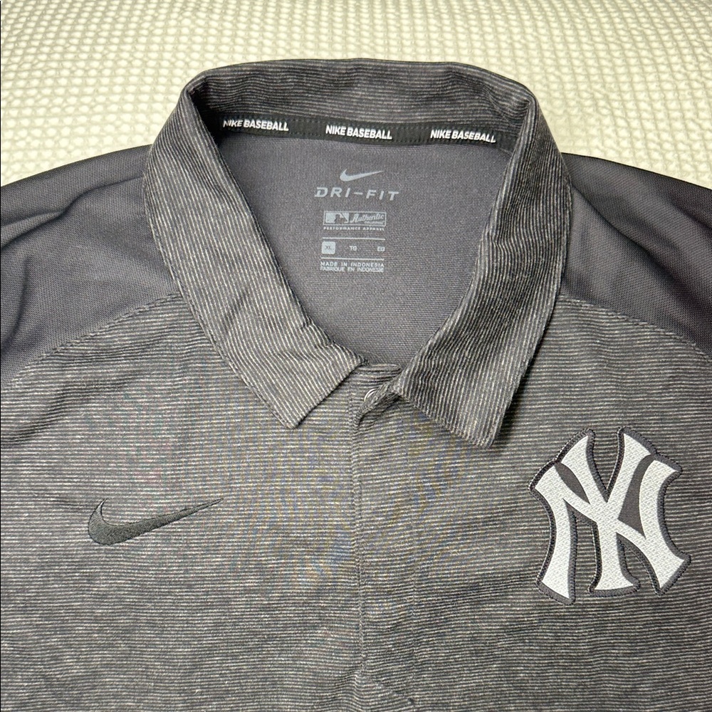 NYY - New York Yankees - Nike Men's Dark Gray Polo Shirt - NWT